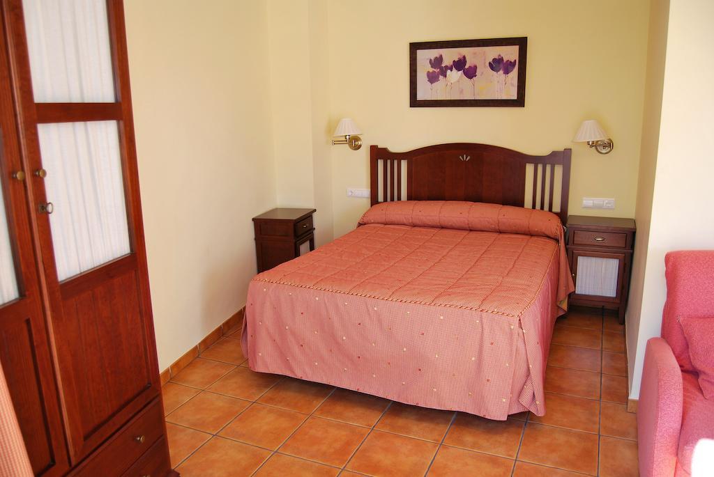 La Piedra Del Mediodia Hotel Cirat Стая снимка