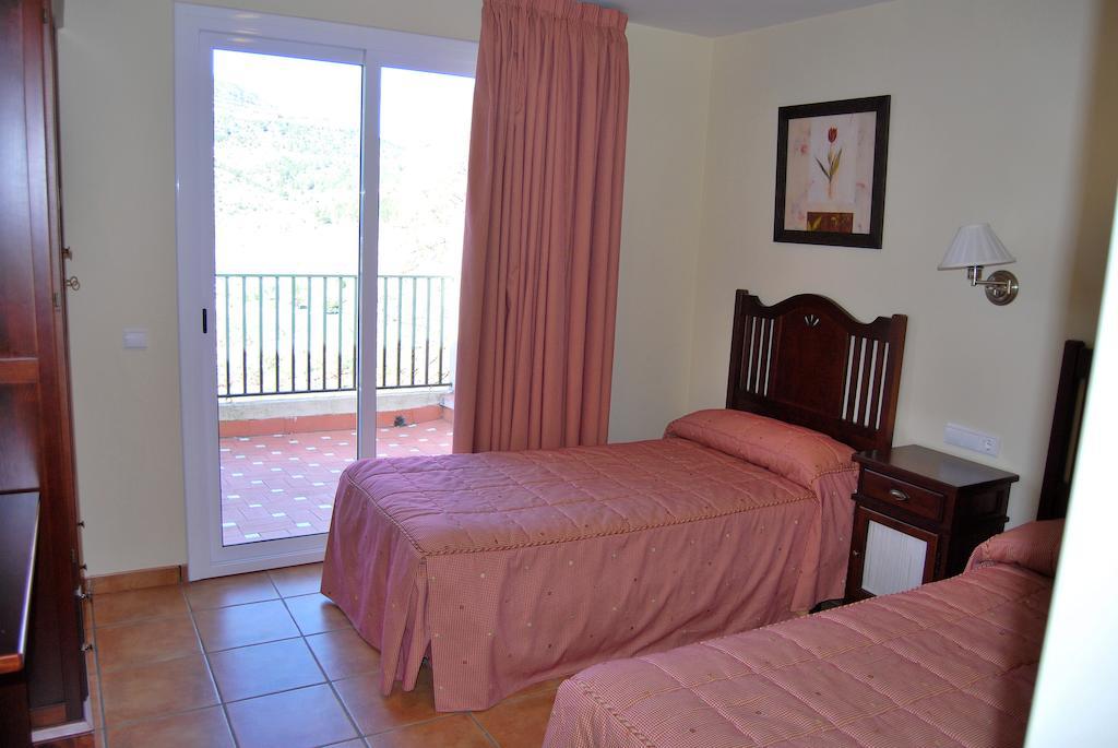 La Piedra Del Mediodia Hotel Cirat Стая снимка