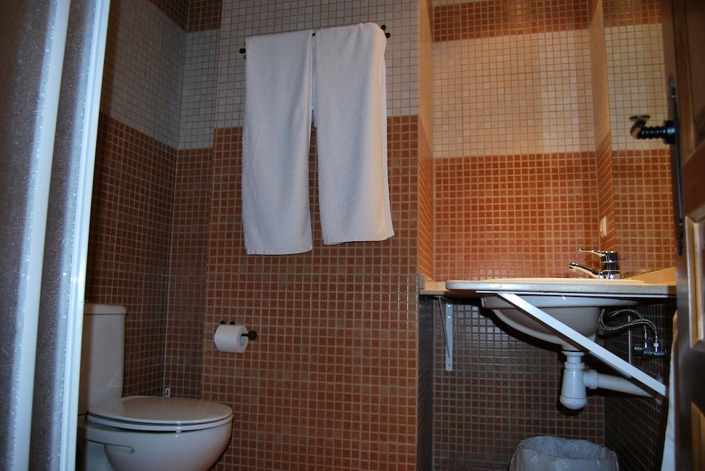 La Piedra Del Mediodia Hotel Cirat Стая снимка