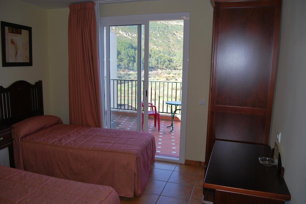 La Piedra Del Mediodia Hotel Cirat Стая снимка