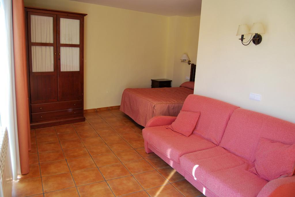 La Piedra Del Mediodia Hotel Cirat Стая снимка